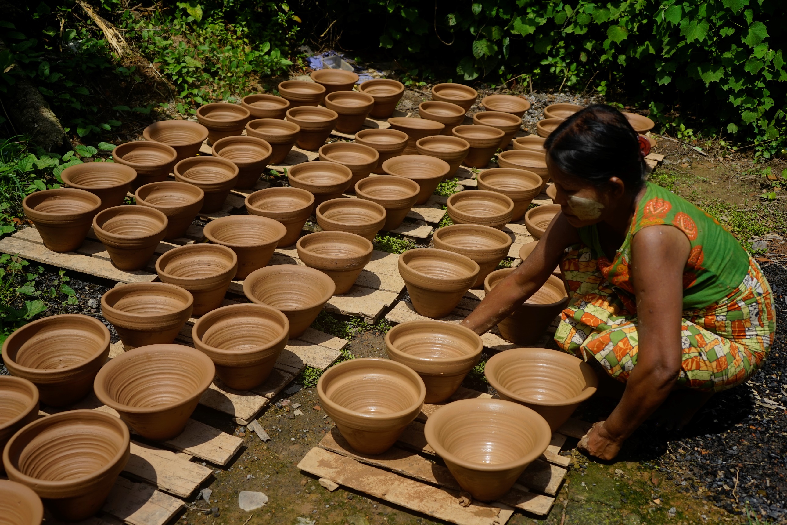 တွံတေးမြို့၏ အိုးလုပ်ငန်းခွင်ကို မြင်တွေ့ရစဉ်