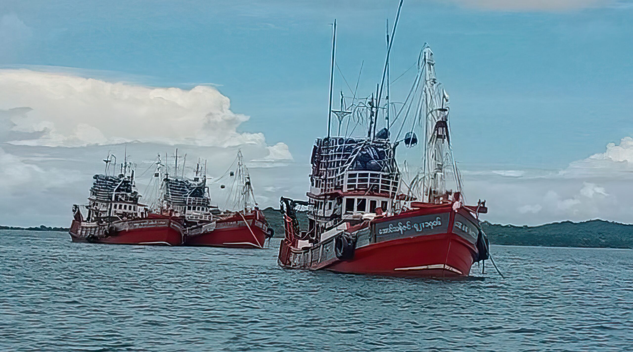 Taninthayi squid fishing businesses gear up as Thadingyut approaches